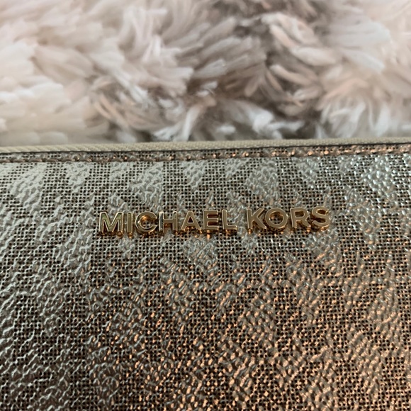 Michael Kors Gold Wallet - Picture 6 of 13